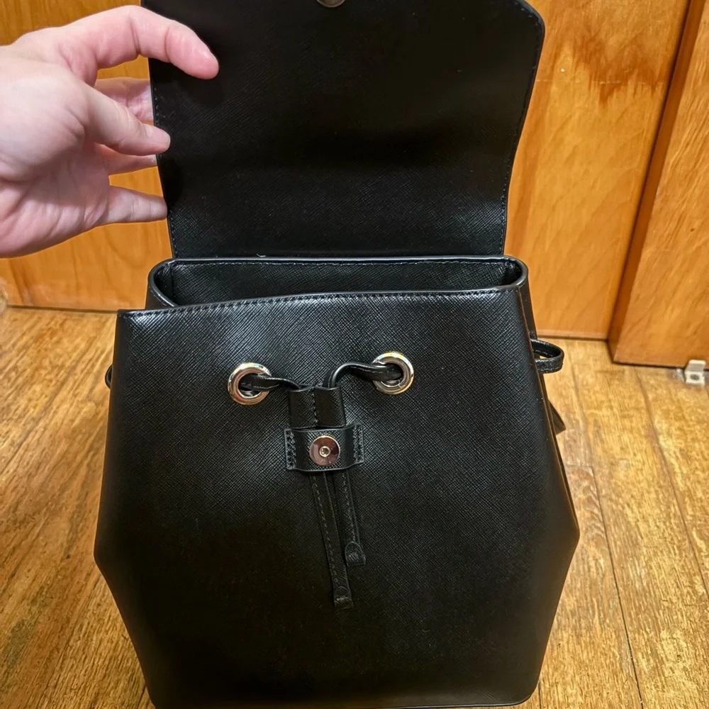 Kate Spade Medium Flap Drawstring Backpack ♠️ - Picture 4 of 5